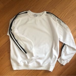 Sweatshirt with lace inserts